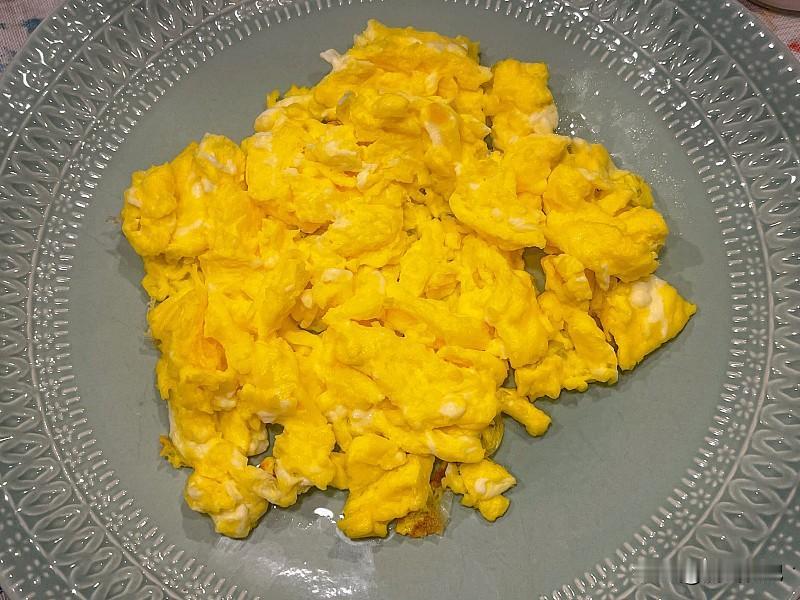 怕煎鱼粘锅或者怕炒肉丝，炒米粉粘锅的朋友们，别再纠结网上说的那些什么热锅凉油啦，