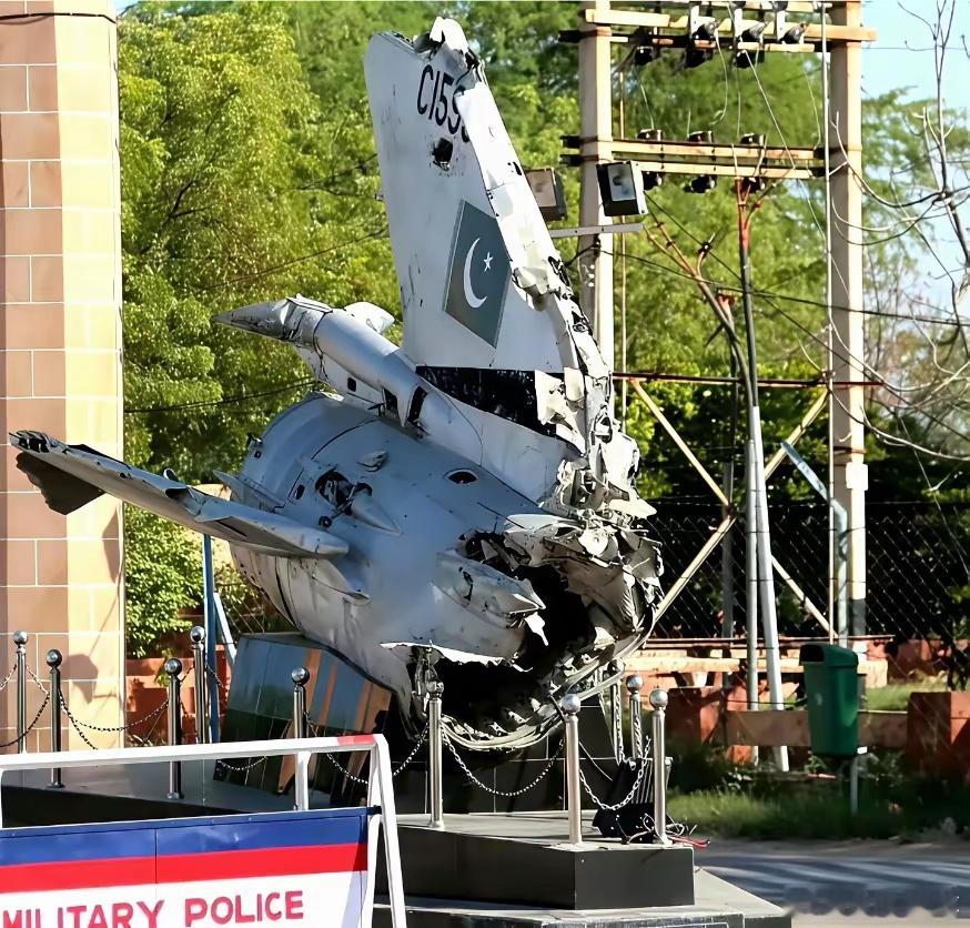 这世界就没有印度阿三做不出来的事：印度人用他们自己米格-21的残骸冒充巴基斯坦空