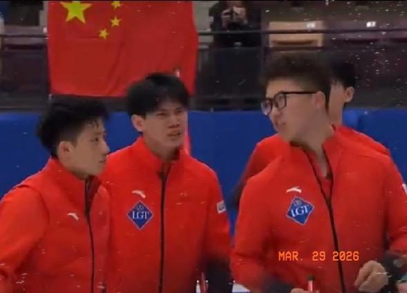 中国冰壶男队一日双赛二连败！
继凌晨2-9输瑞典队后，上午对意大利队4-7再输一