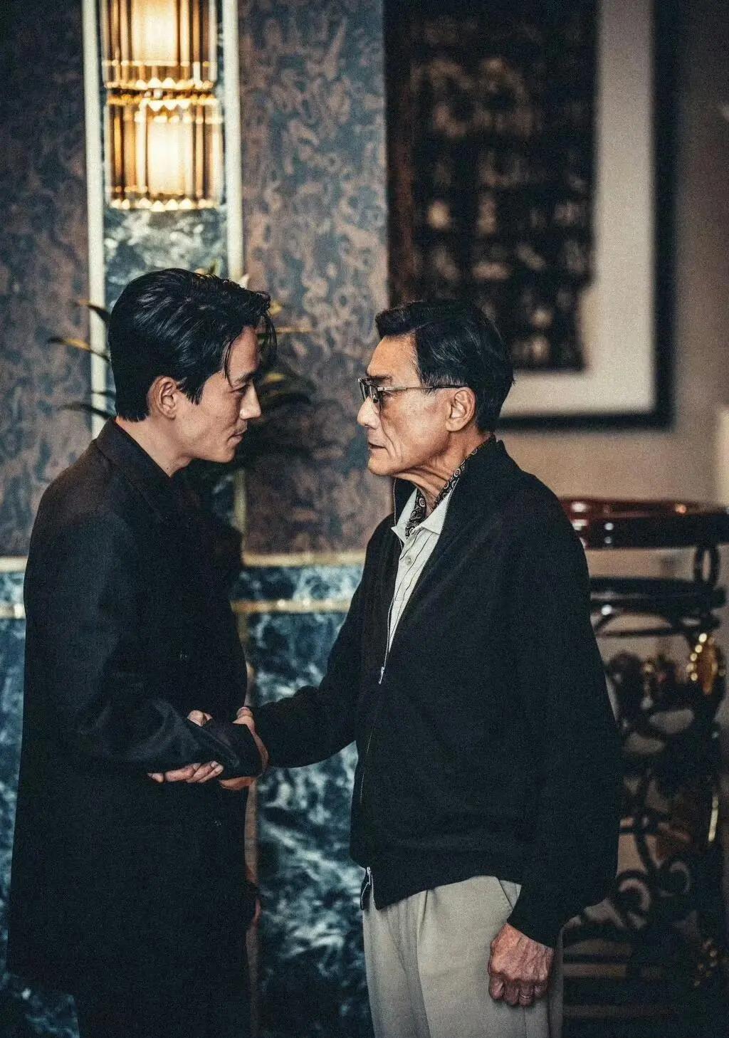 朱一龙和梁家辉两位实力派强强联手，上演的这段好戏真的太对观众胃口啦[赞]《空枪》