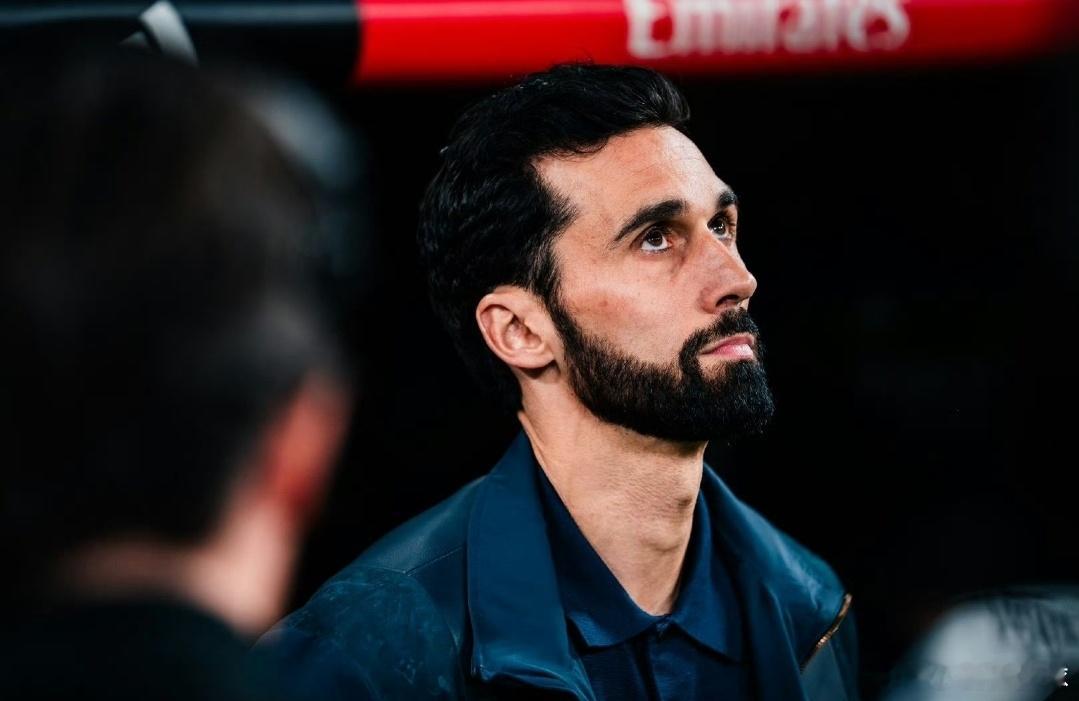 马卡：皇马今夏将彻底重构球队阵容，阿韦洛亚下赛季难留任据《马卡报》消息，皇马内部