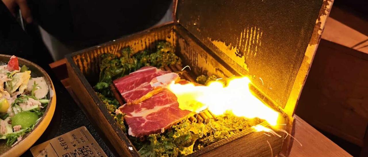 广州30多度吃烤肉，吃出烤肉的仪式感
先说结论：山野的山这家烤肉店，在仪式感、环