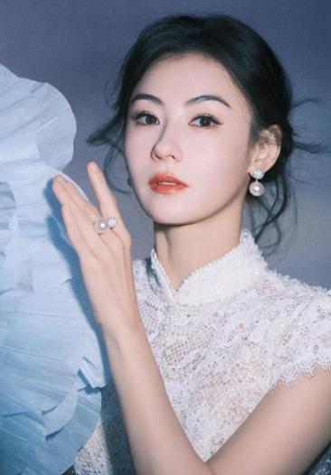 张柏芝可能真的后悔晚了，
不是后悔2018年生下小儿子，
也不是后悔没公开孩子爸