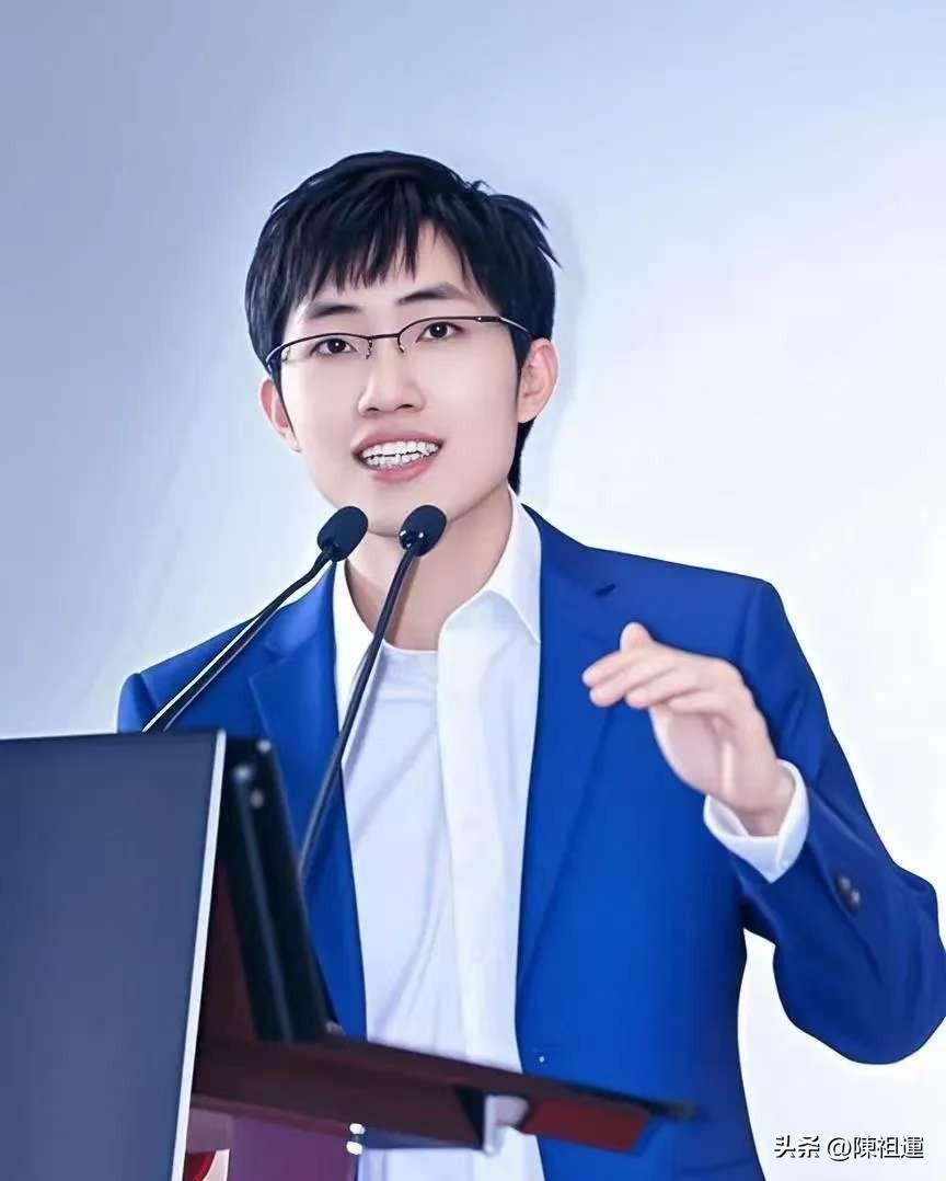 梁文锋 能否成为中国AI史上里程碑式人物？
 
  纵观国产AI发展历程，从追赶
