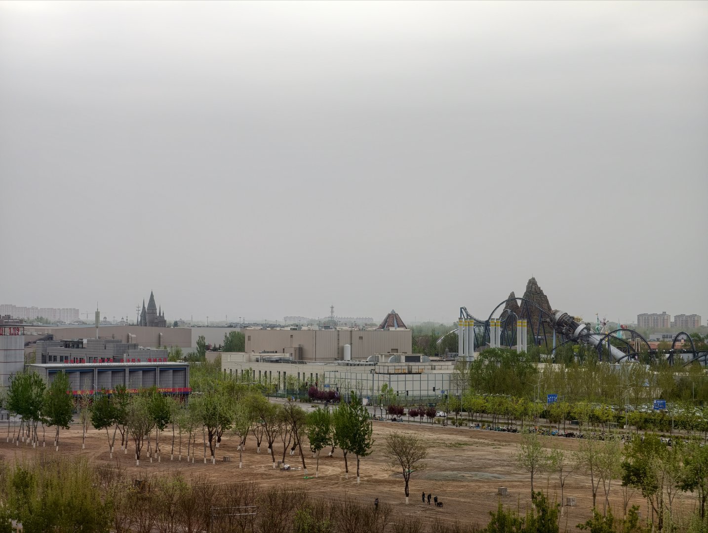 早啊，原来酒店旁边就是环球影城，来了这么多次都没去过，以后得带甜橙去玩玩… 北京