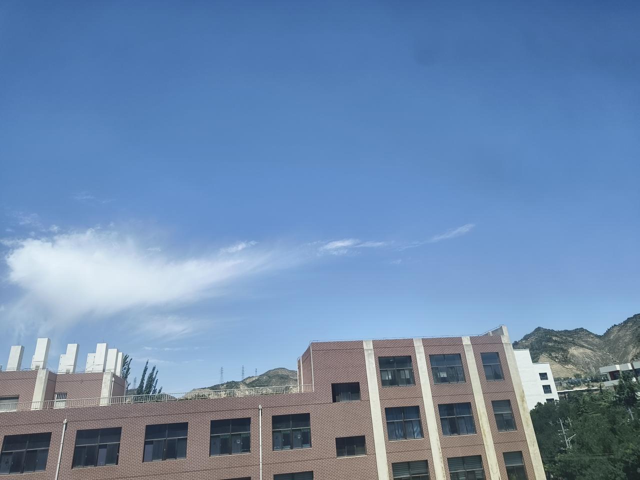 现在的天气预报越来越准确了，甚至能精确到分钟。可是以前一直常用的QQ天气，最近怎
