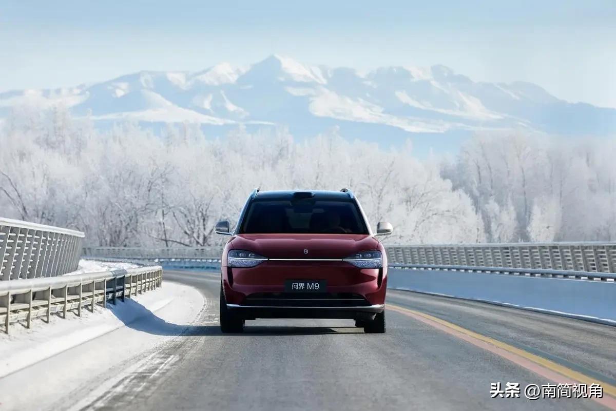 别再只看车标了，真正的高端出行，早就被中国品牌重新定义。问界M9连续21个月稳居