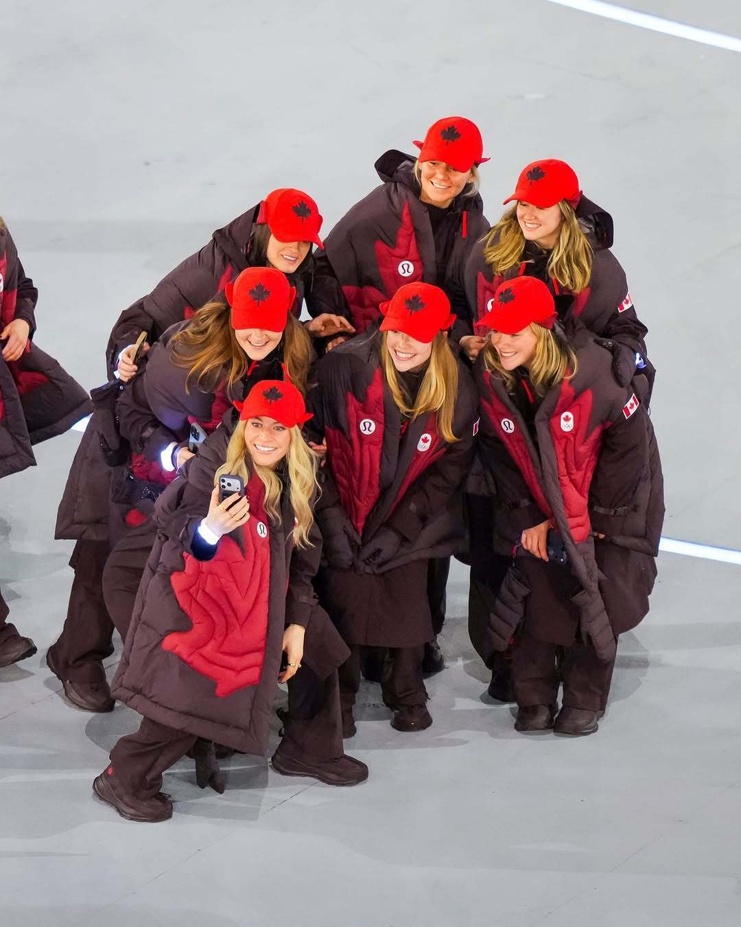 冬奥会限定米兰时装周 米兰用实力证明：冬奥不止竞技，更是时尚舞台。从高定质感、潮