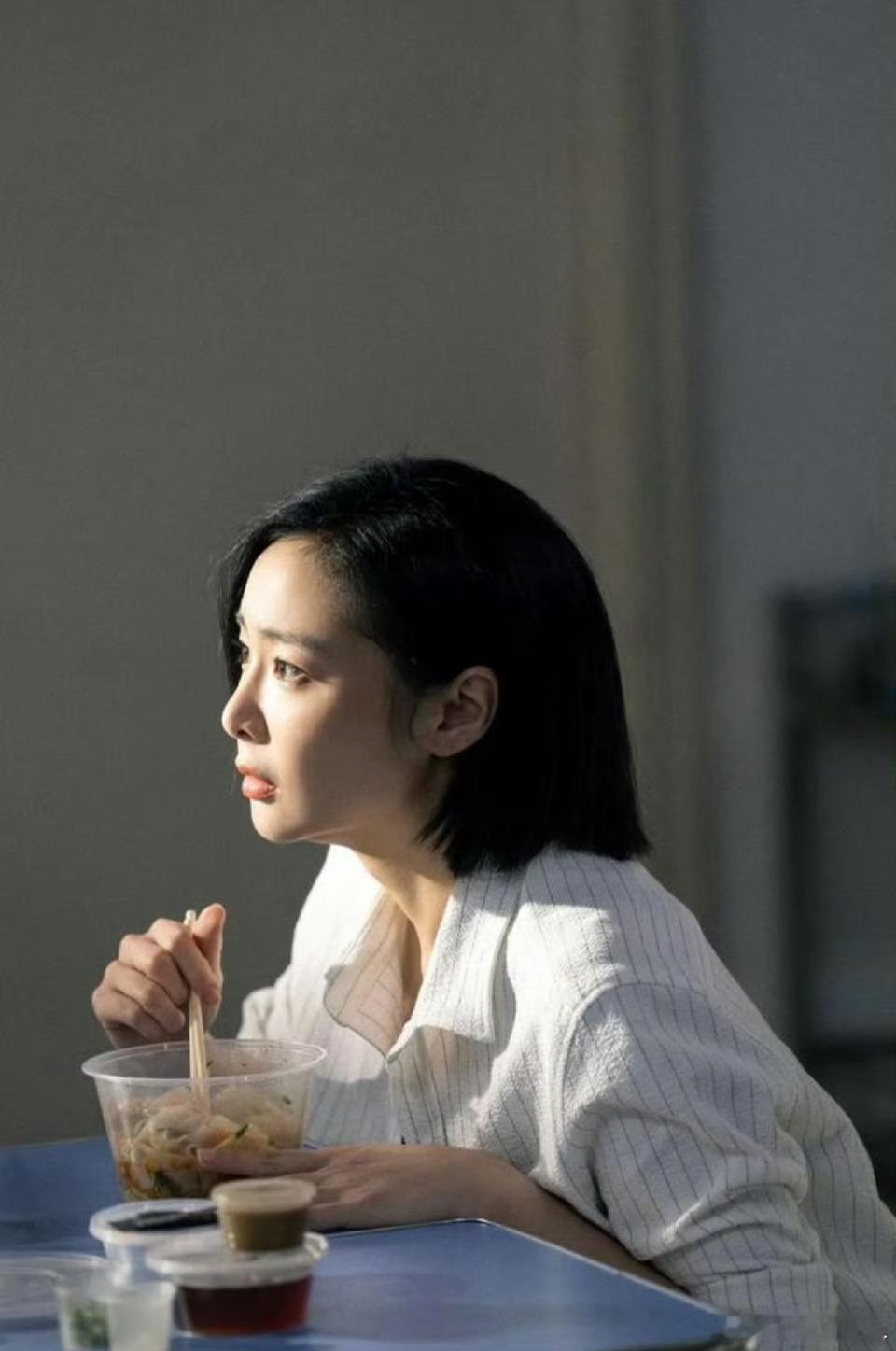 高叶只是犯了吃货该犯的错高叶被好友李洋在线“爆料”贪吃，还拜托大家帮忙管住她的嘴