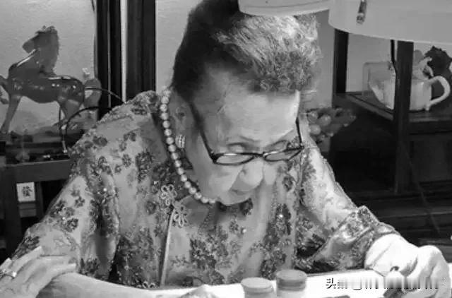当岁月的长河静静流淌，严幼韵的一生宛如一部传奇史诗。她从豪门千金沦为乡间农妇，却