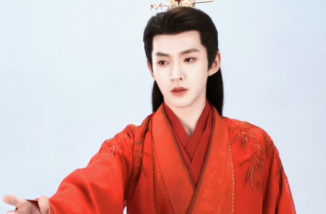 #邓为涂山璟婚服#邓为的眼神戏是真的很好，他的眼神永远都那么的温柔，这一套婚服造