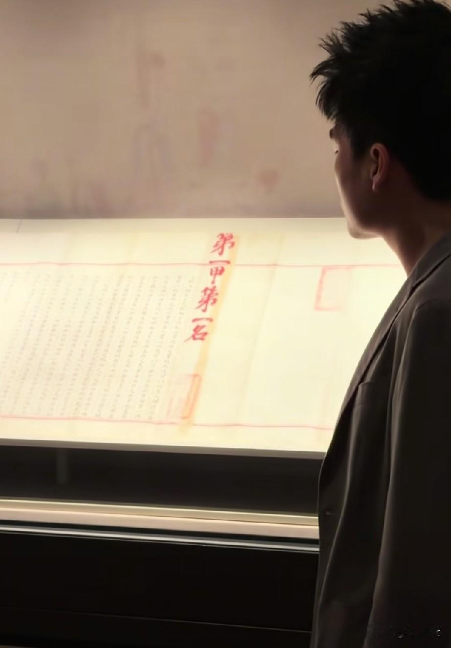 有人说那些长期夸赞董宇辉的自媒体是“粉头”。首先董宇辉和与辉同行都没有粉丝群，何