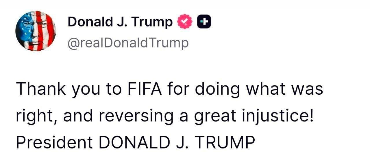美国球员场上得了红牌，特朗普要求国际足联破格准许被罚球员上场，于是FiFA推翻了