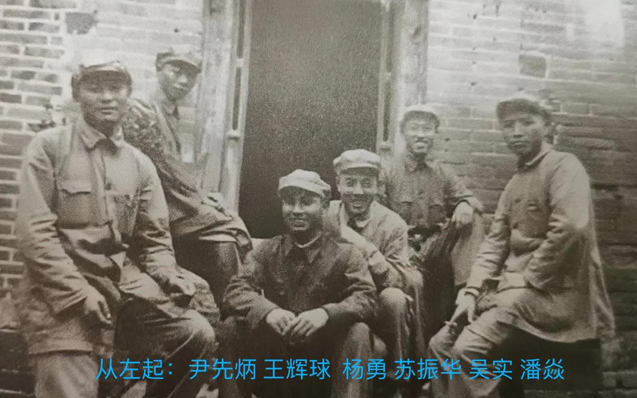 刘邓大军王牌第一纵队，六大首长合影，他们都是谁？

刘邓大军是中国人民解放军主力