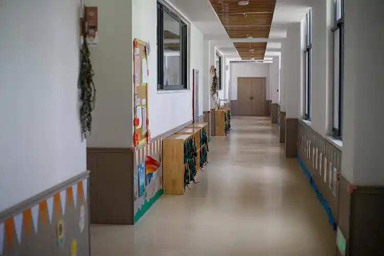 陕西韩城，女子听说自家孩子被同学辱骂，不愿意了，先是在班级微信群里“警告”对方家