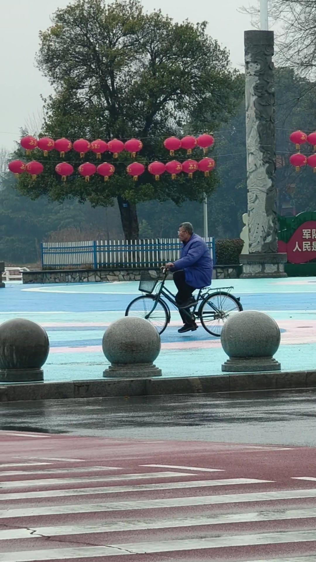 正月十三，你还在老家吗？正月十三窝在家里真的太安逸啦！不用早起赶火车，也不用挤人