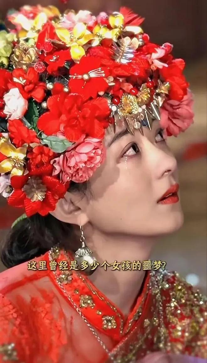 赵丽颖《浴火之路》炫酷登场，标配皮衣墨镜尽显飒爽英姿，颠覆以往温婉形象，完美诠释