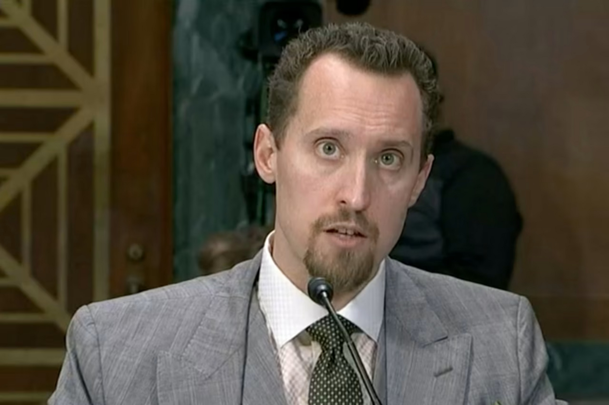 曾被特朗普提名为统计局局长的保守经济学家警告：美国经济疲弱，无法承受高油价 据金