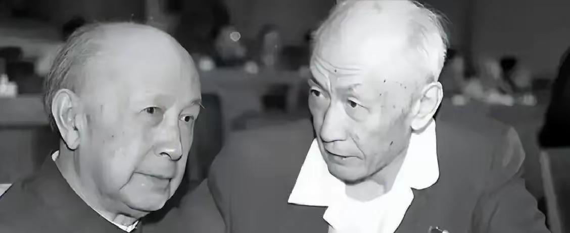 钱学森曾多次拒绝美国的邀请，连中央领导出面劝说都没能改变他的决定，他始终坚持：“