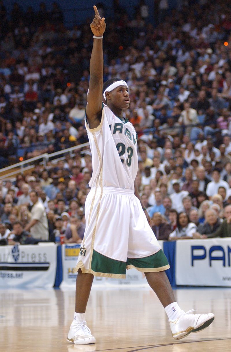 耐克将会复刻詹姆斯高中球衣 原版为adidas生产 