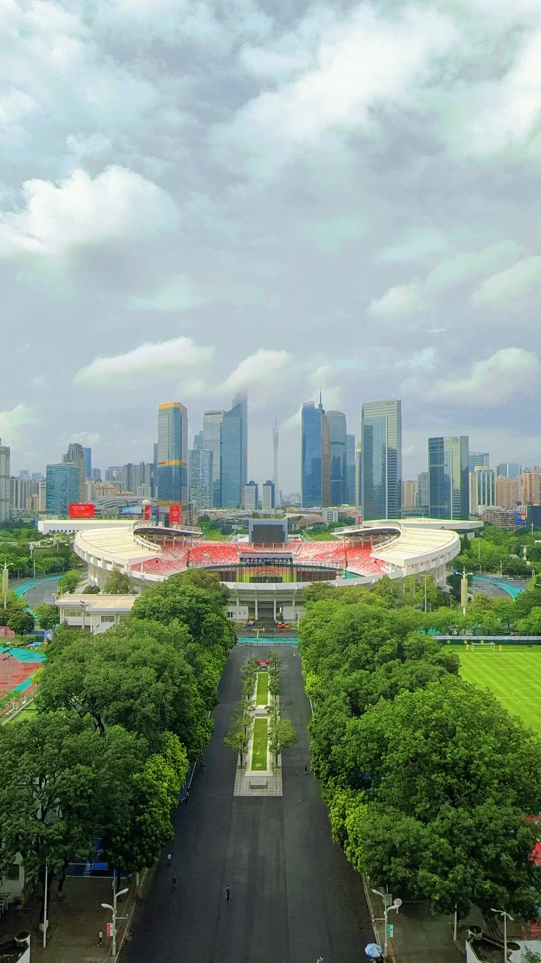 天体又搭舞台了，有人知道是哪位来开演唱会吗？