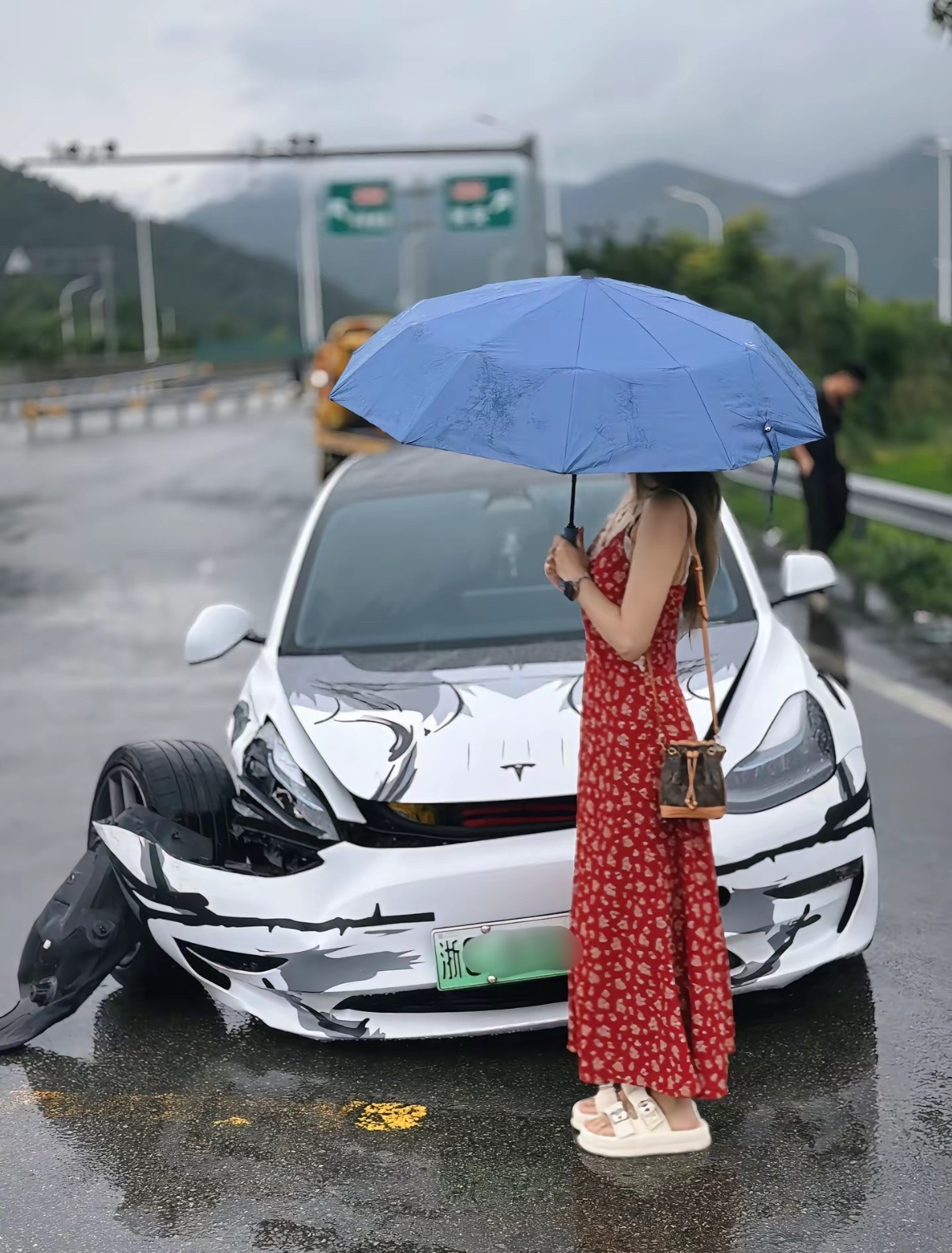 特斯拉小姐姐留个念[裂开] ​​​