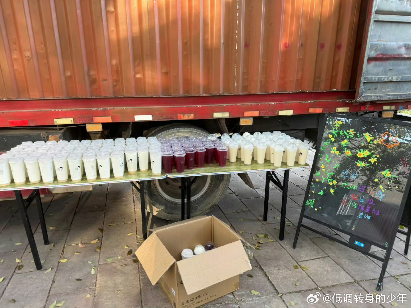 陈星旭地球超新鲜《地球超新鲜》来探班陈星旭，请大家奶茶果切，可以看出陈星旭地球超