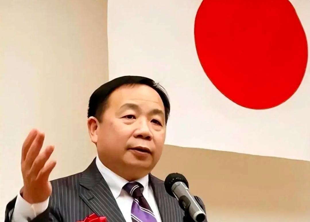 生在中国却终身参拜战争神社，这位归化政客的投机嘴脸藏不住了
 
谁能想到，一个土