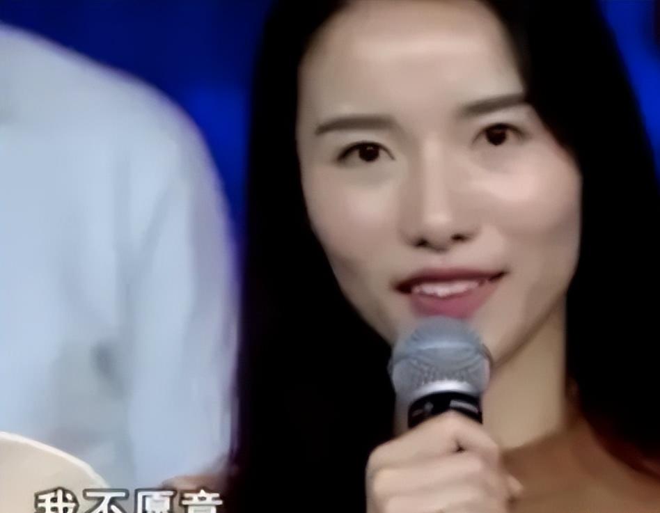 [微风]湖北一男子，靠着扛煤气罐把养女供到博士。不曾想，女孩24岁那年，亲生父母