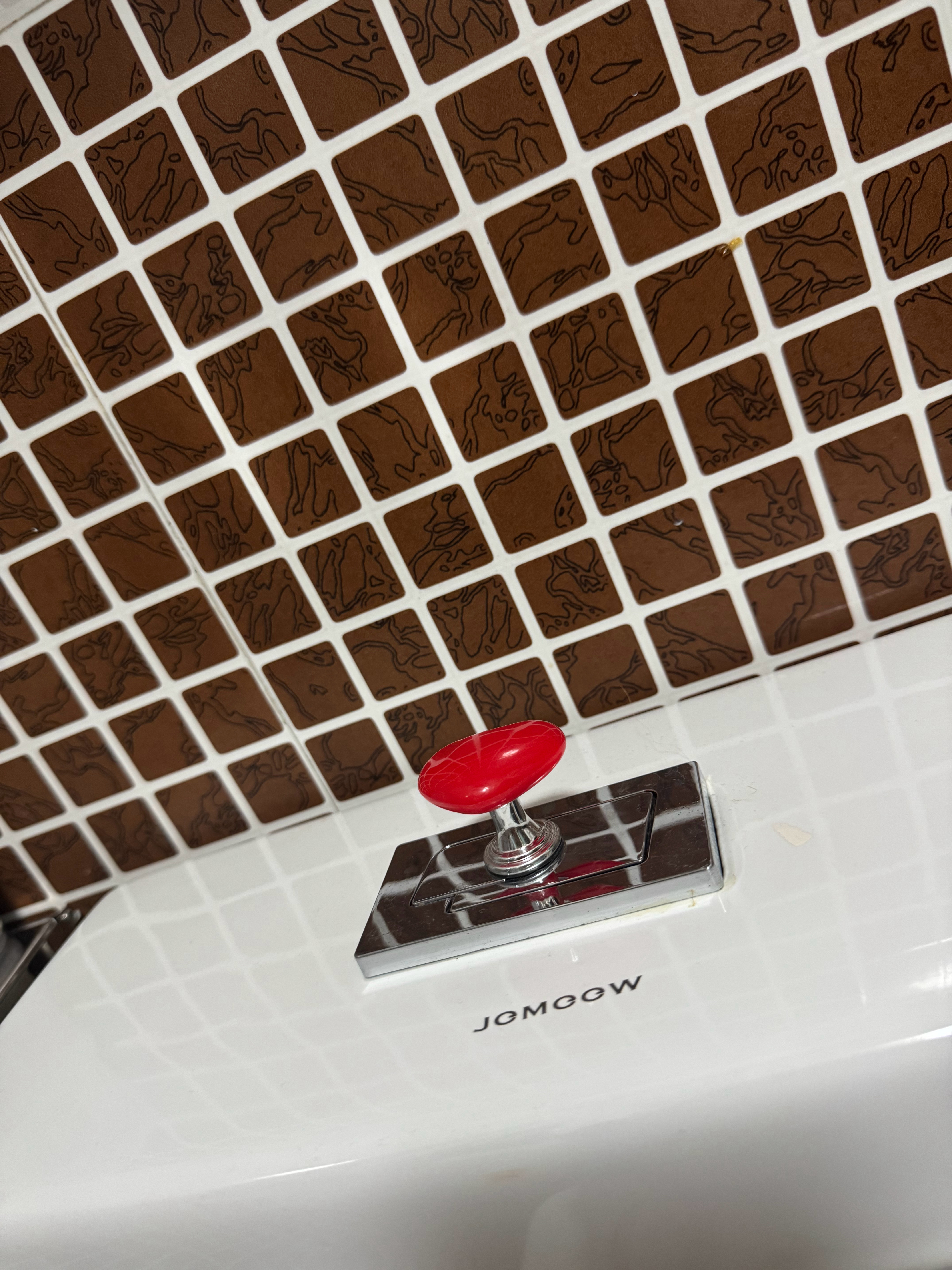 这玩意贴上以后，按马桶都不噶手了，如果是做了美甲的姐妹，我觉得你更需要。 ​​​