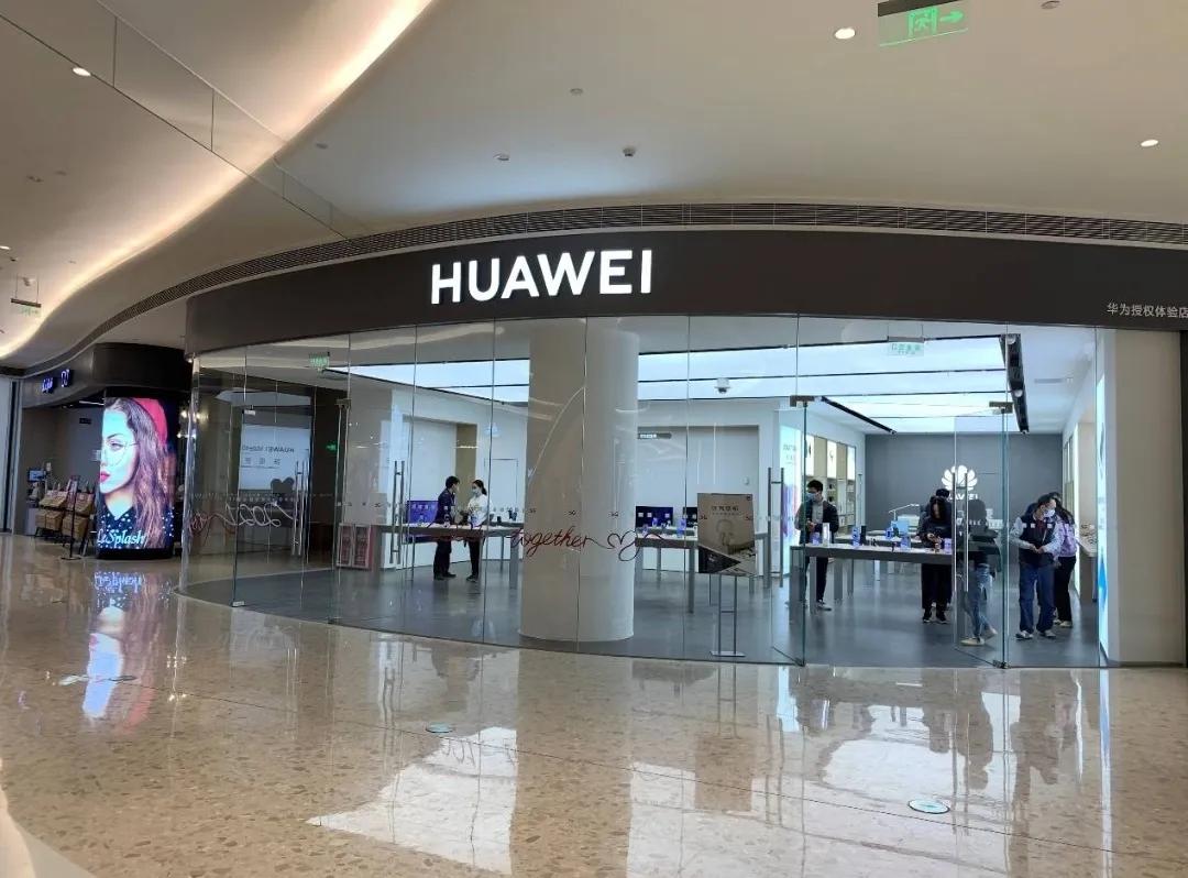路过华为某门店，问了问mate60什么时候发布，有没有麒麟芯片，结果得到的答案是
