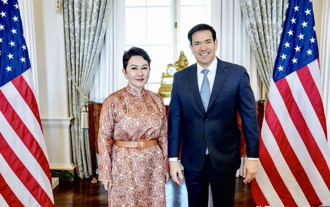 蒙古国这是准备一条道走到黑！其外长跑华盛顿签合作，看着是搞矿搞赚大钱，本质就是夹