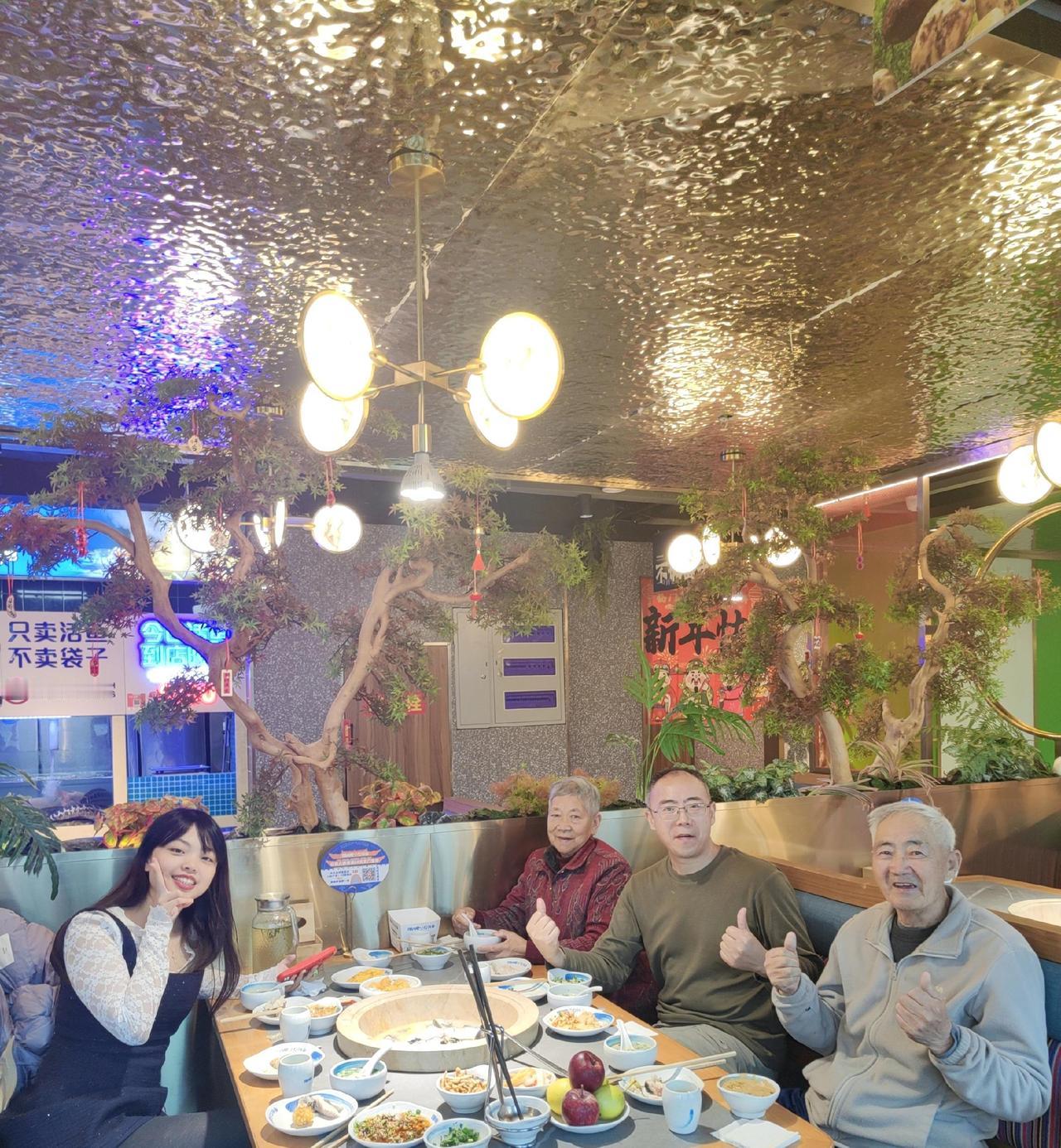 祝老爸生日快乐！身体健康，开开心心，万事如意，福如东海长流水，寿比南山不老松！