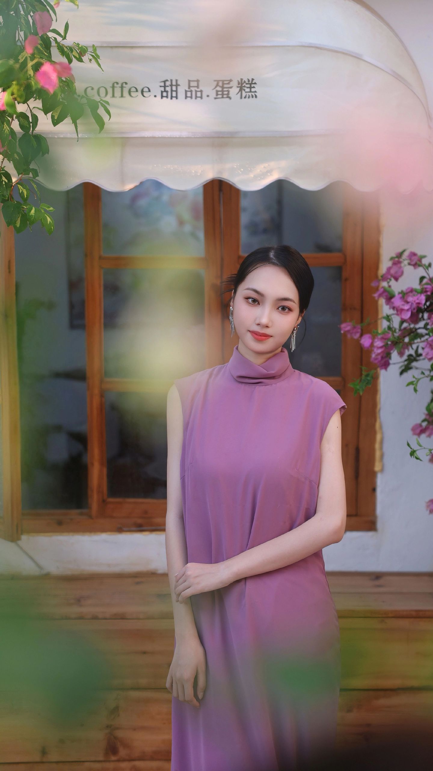 紫色旗袍 庭院拍照打卡 新中式旗袍拍照也太美了