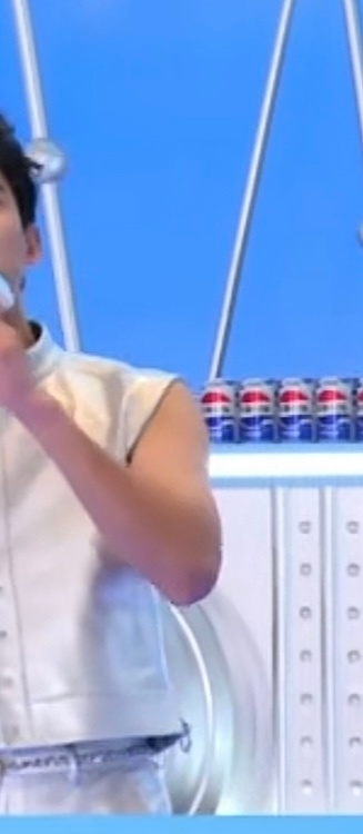 吴磊  小磊磊这胳膊哈哈哈哈哈哈哈哈哈分分明明吴磊群星闪耀时口碑