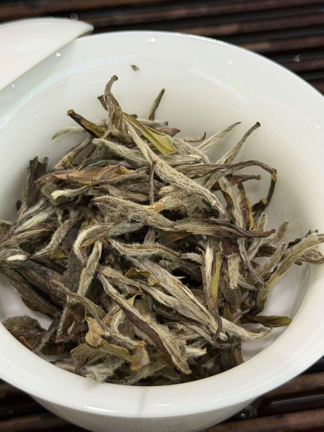 2018年•特级牡丹既是白牡丹的天花板，也是陈年银针的超级平替，口感接近老银针的