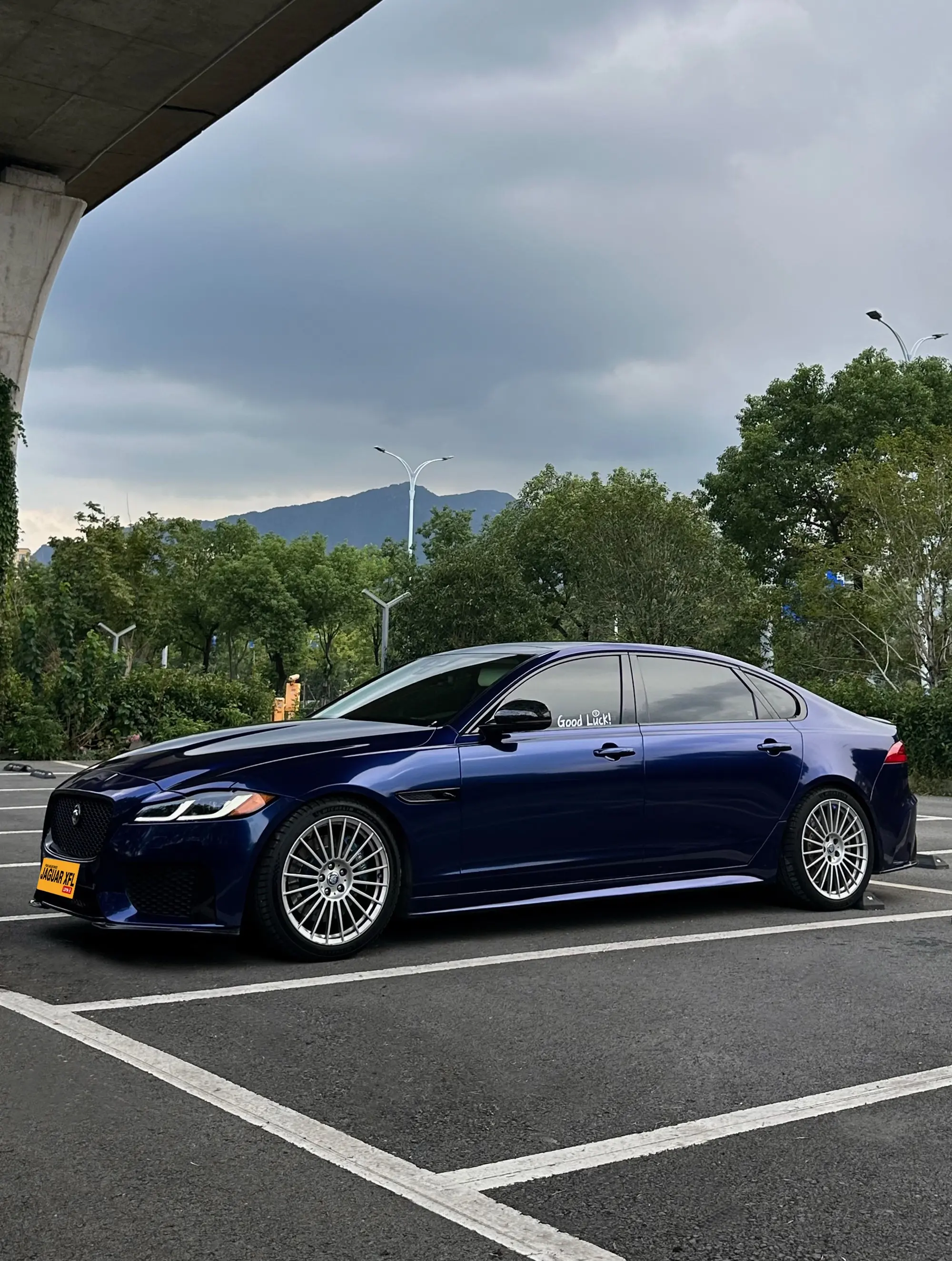 Blue Jaguar XF。