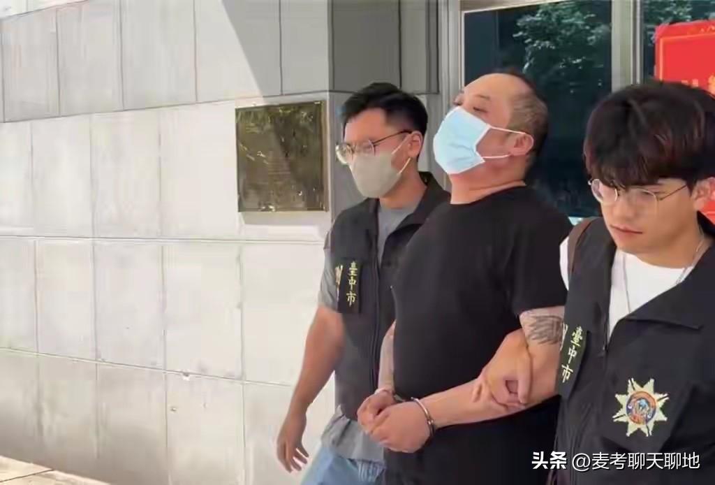 向这位好汉致敬，据说他来自广东，是香港居民。被打的是一直致力于台独宣传的日本人矢