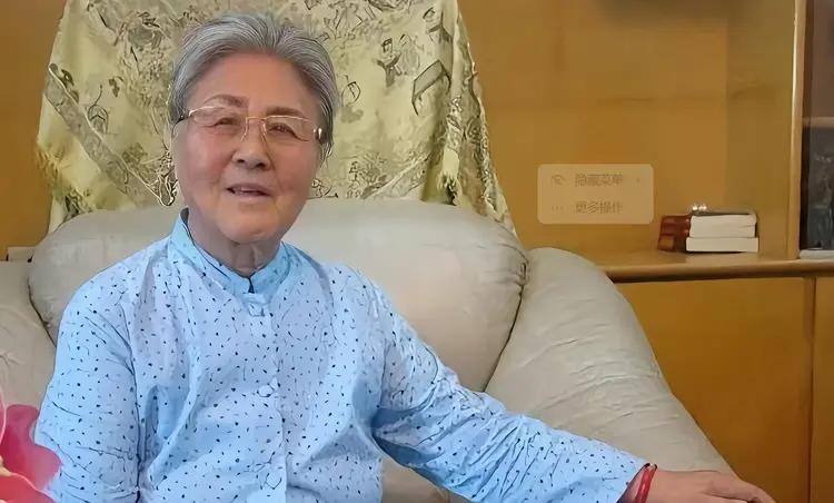 任桂兰，女，出生于1930年，是万岁军军长、开国中将梁兴初夫人。于2023年1月