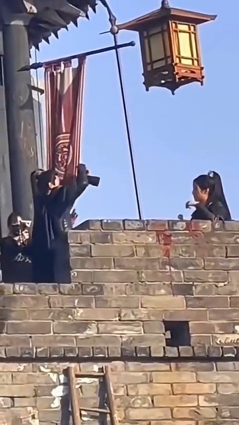 这个男嘉宾一直在拍拍拍剧彻底播完丞磊放个网盘吧他到底给周也拍了多少，怕是拍了一个
