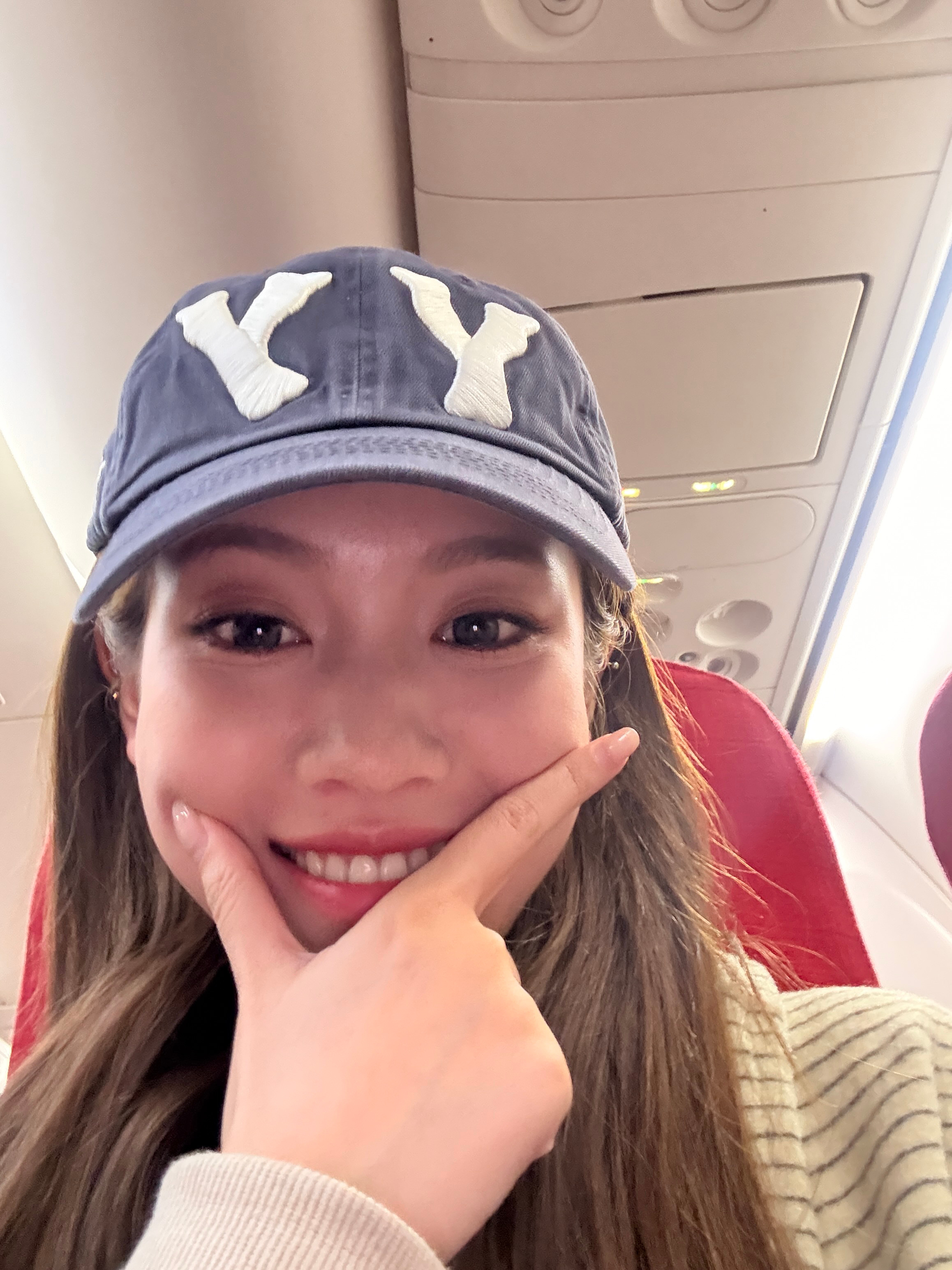 我去！！！！！！我和张凌赫一班飞机回杭州啊啊啊啊啊啊啊啊啊啊啊啊啊我刚看到了！好