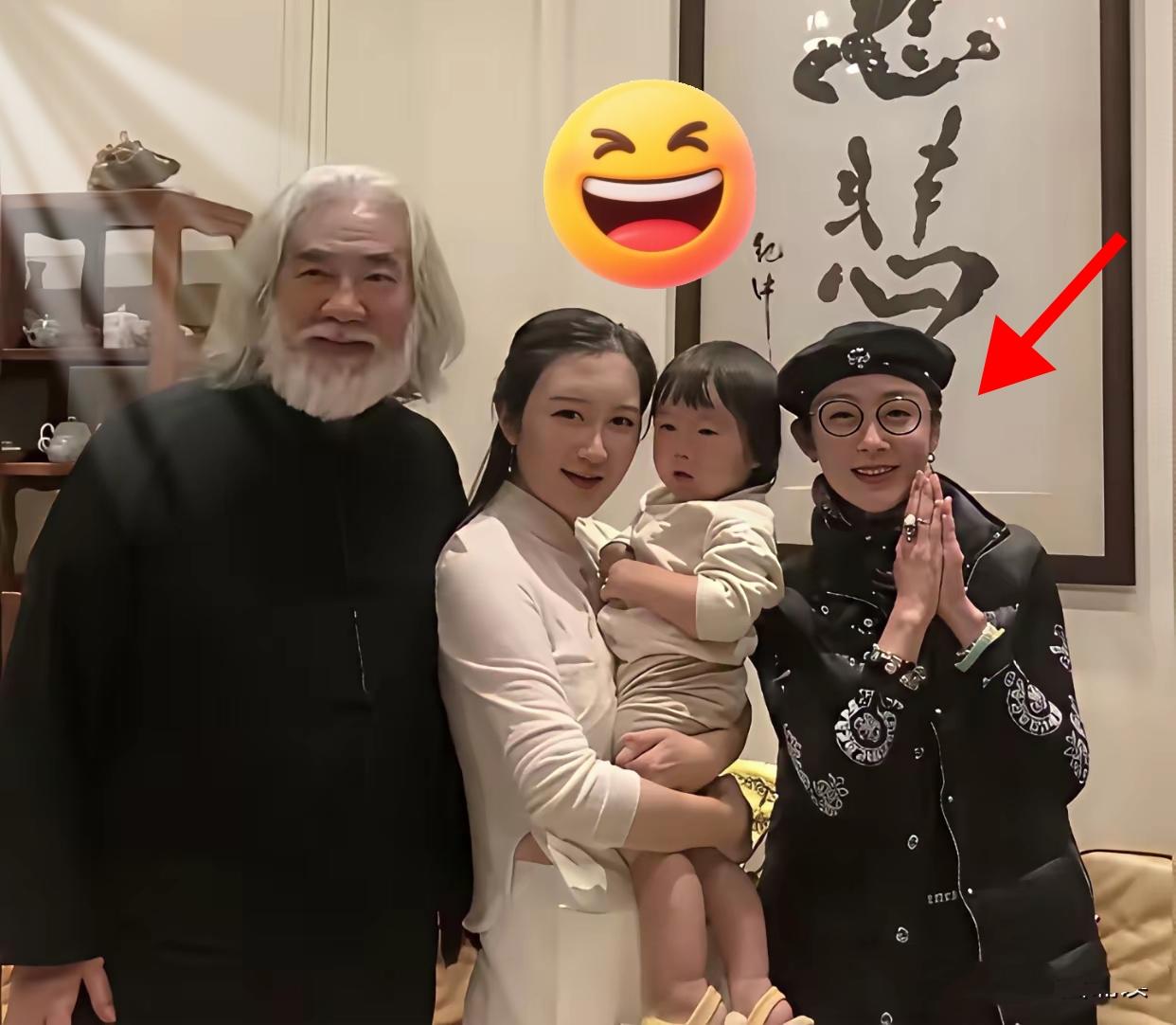 这下好了，
全网都知道了，
张纪中的岳母看起来比他媳妇还要年轻漂亮[偷笑]
​杜