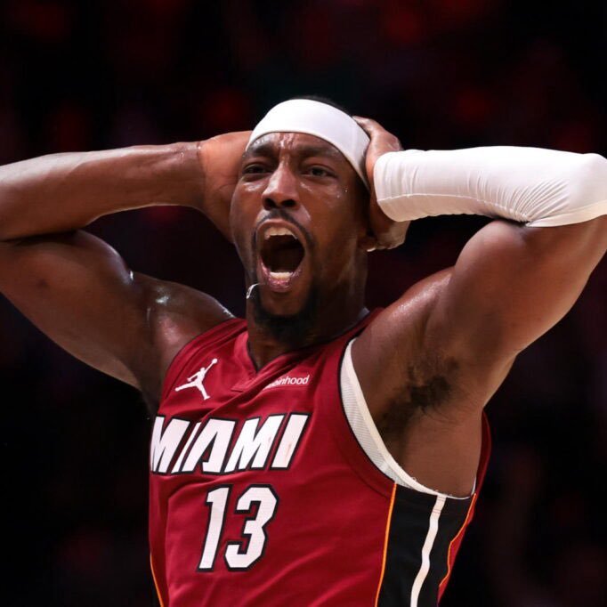 阿德巴约第一节拿了31分，现在半场结束43分了