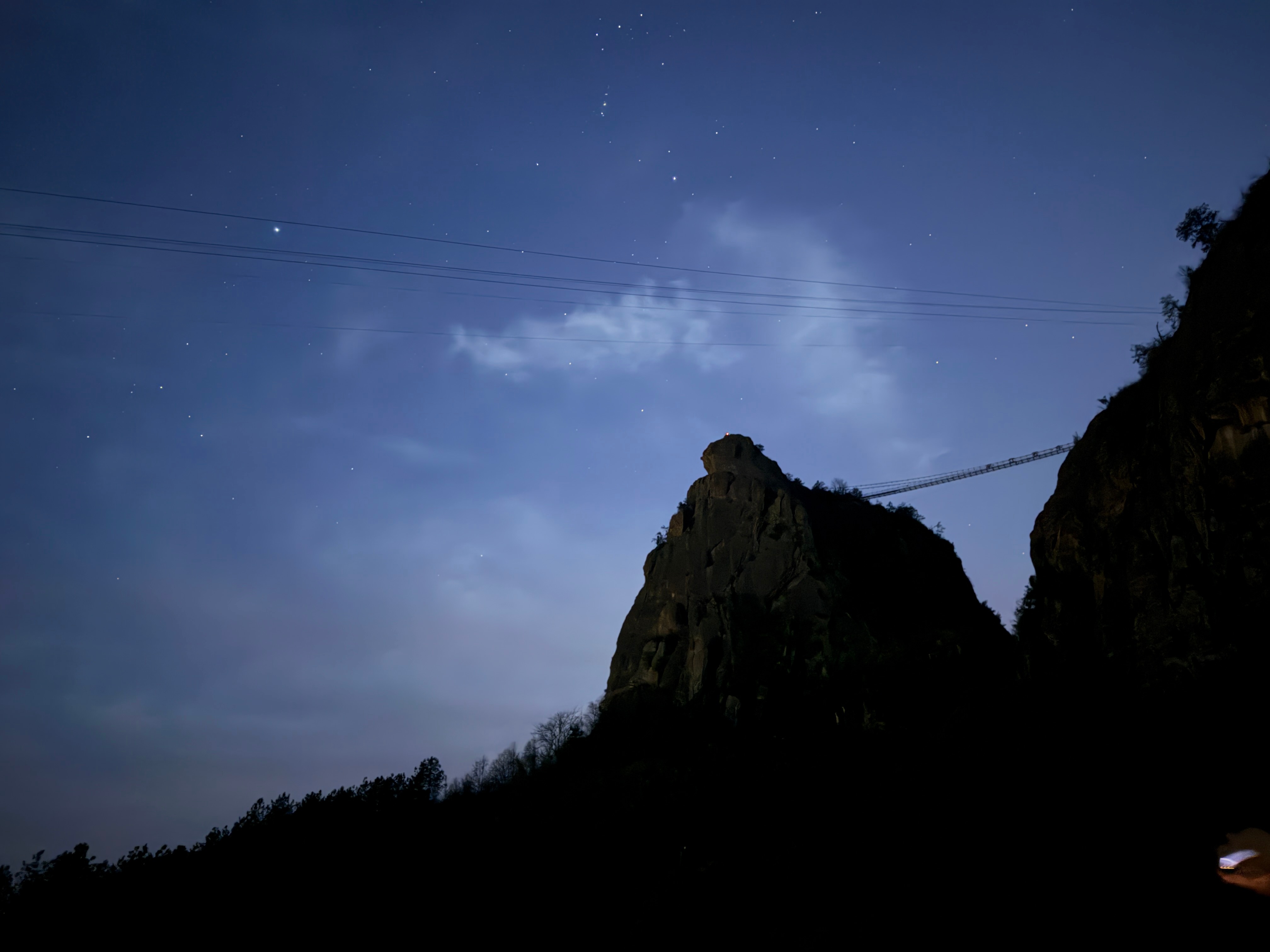 讲真iPhone17ProMax 1X主摄手持拍摄还行啊！全黑场景拍的，这画质