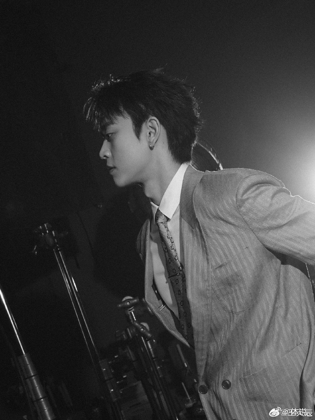 王天辰吴慷仁麻友合照 一张麻友合照直接把我拉去期待《危险关系》，反PUA现实题材