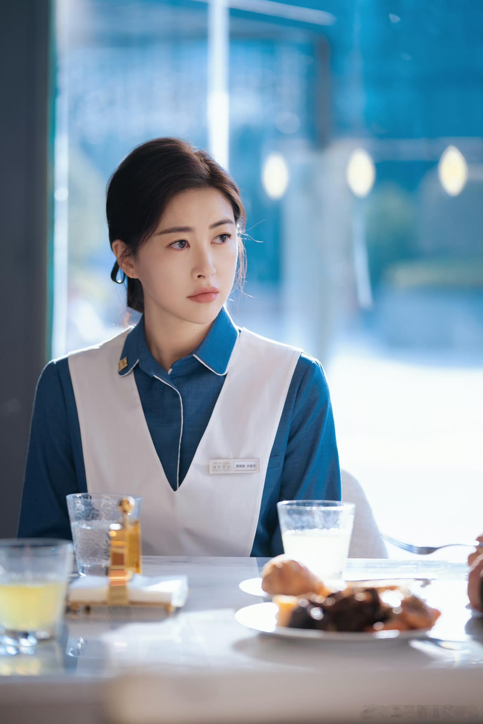 朱珠把保洁服穿出高定感对于颜控的福利，朱珠优雅从容的感觉我真的百看不厌，蜜语纪这