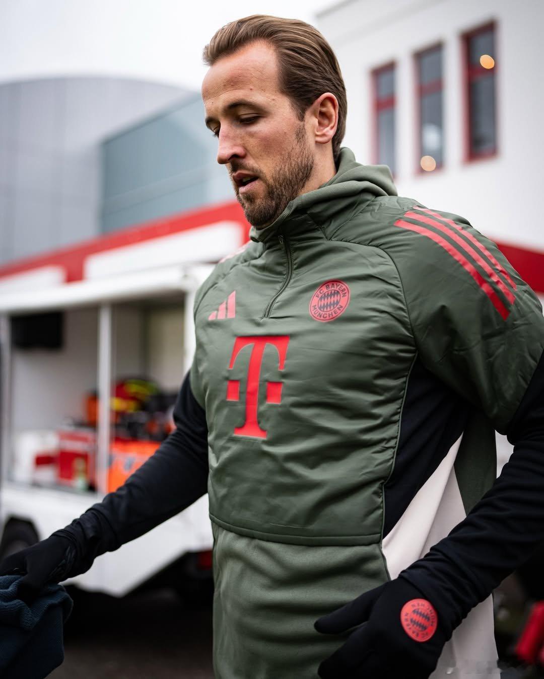 🚨［踢球者］：拜仁與哈利·凱恩的續約談判將於1月開始。俱樂部官員和凱恩的經紀人