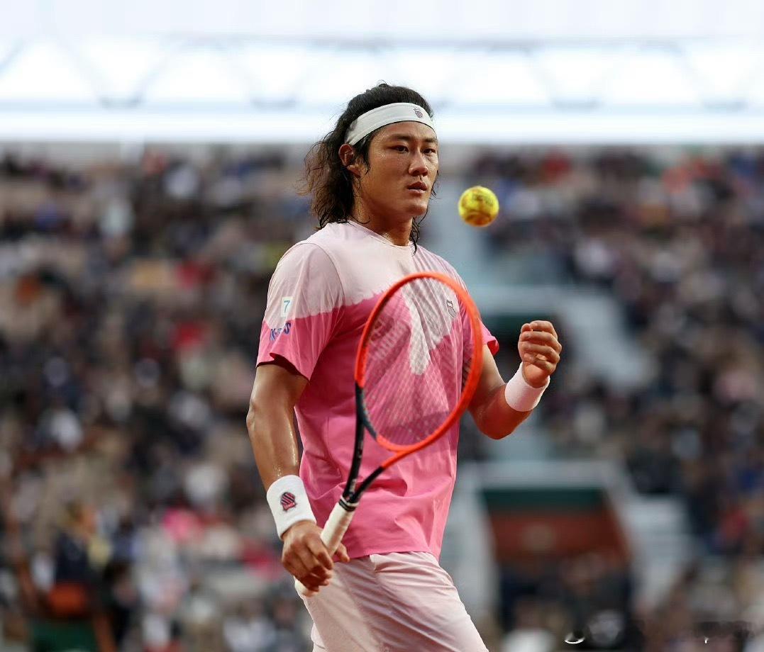 ATP500🇩🇪汉堡站资格赛首轮🇨🇳张之臻7-6(6)/5-7/2-6?
