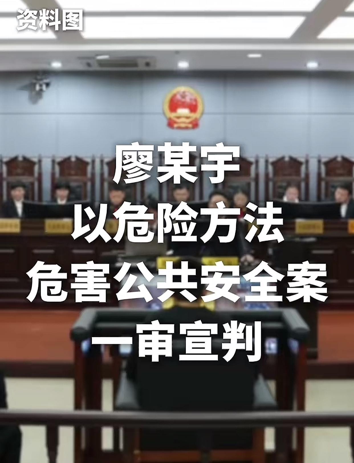 三条人命换死缓！
景德镇撞人案判决，为何越品越堵心？

景德镇这起一家三口被撞案