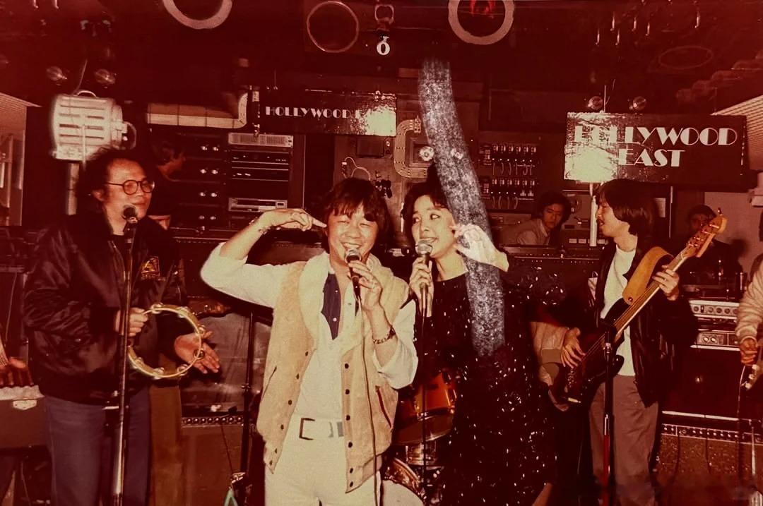 1983年1月28日夜晚至凌晨，邓丽君举行自己30岁的生日party 